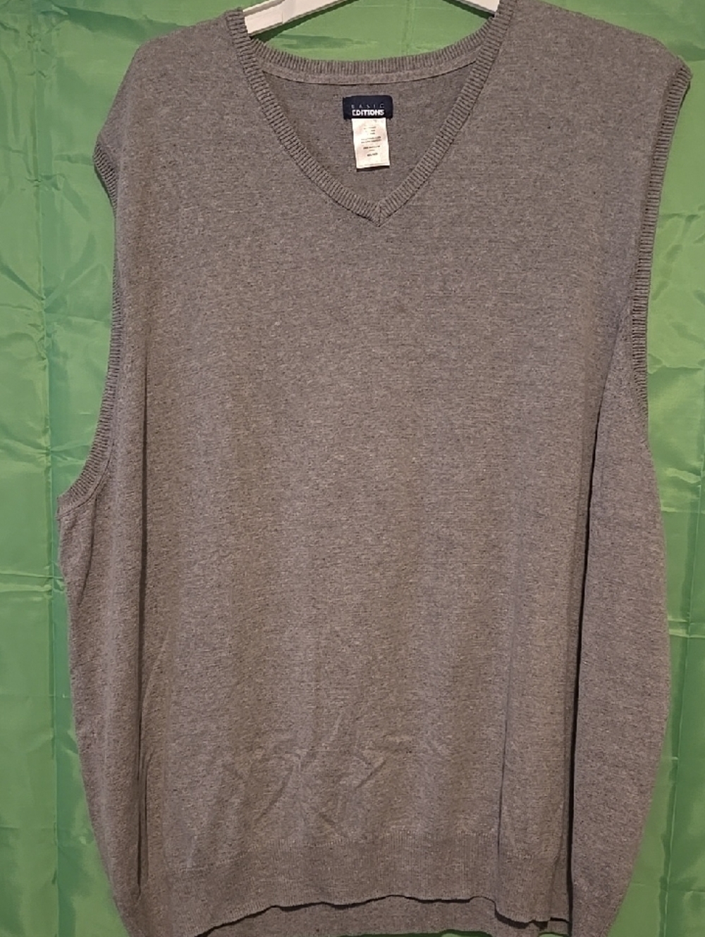 Basic Editions Men's Gray V-Neck Sweater Vest